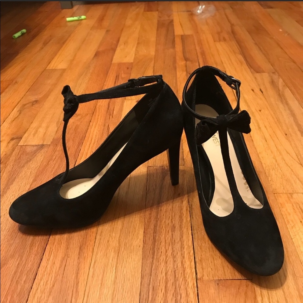 Heels with front bow.